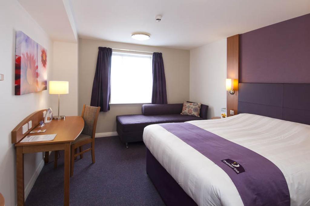 Premier Inn Falkirk East Szoba fotó