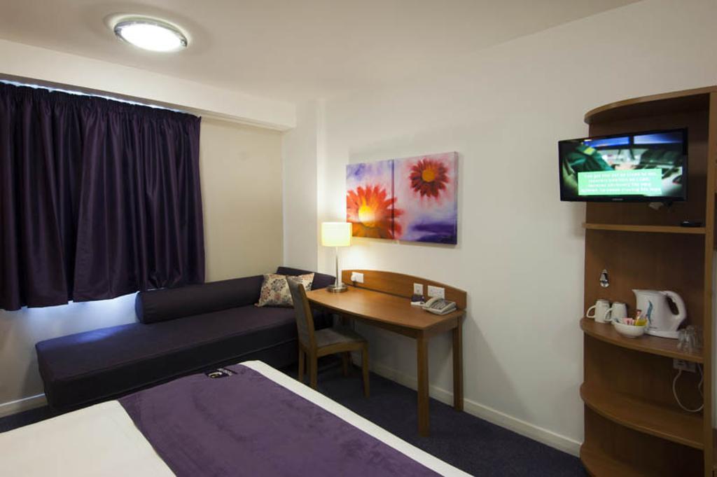 Premier Inn Falkirk East Szoba fotó