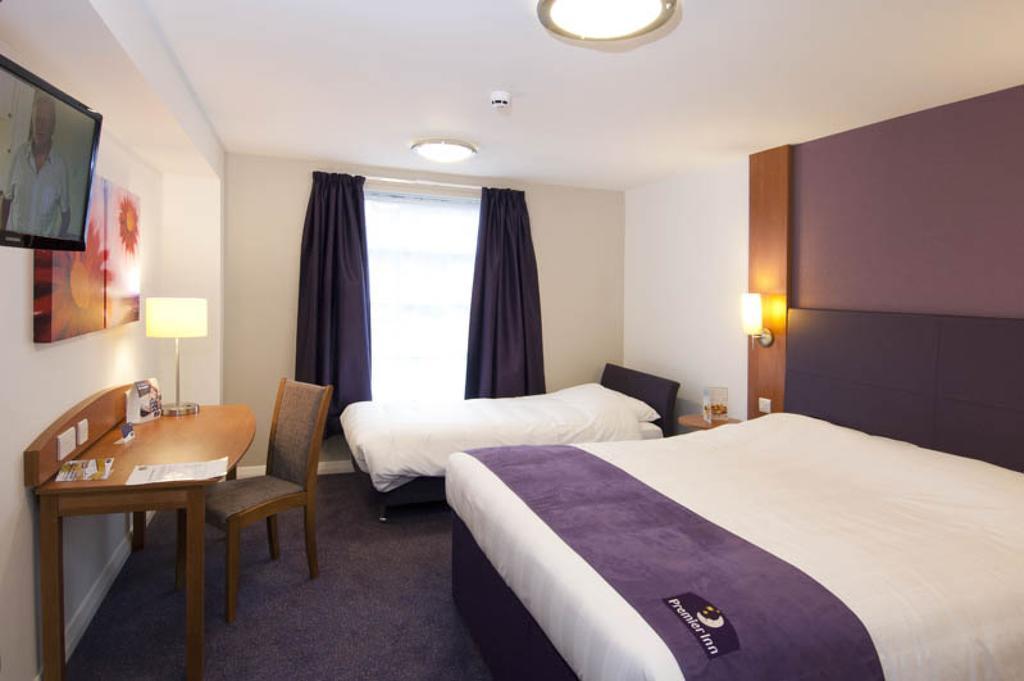 Premier Inn Falkirk East Szoba fotó