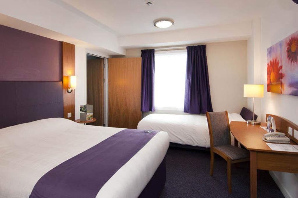 Premier Inn Falkirk East Szoba fotó